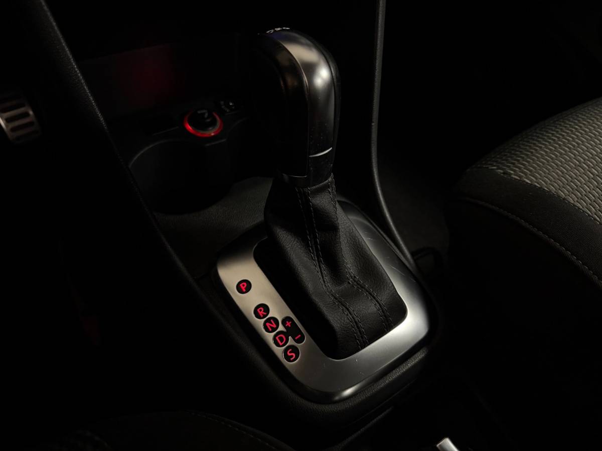 Volkswagen Polo Volkswagen Polo 1.2 TSI Cross *Nieuwe distr.ketting* Automaat|Cruise|Climate|17”|PDC|DSG|NAP