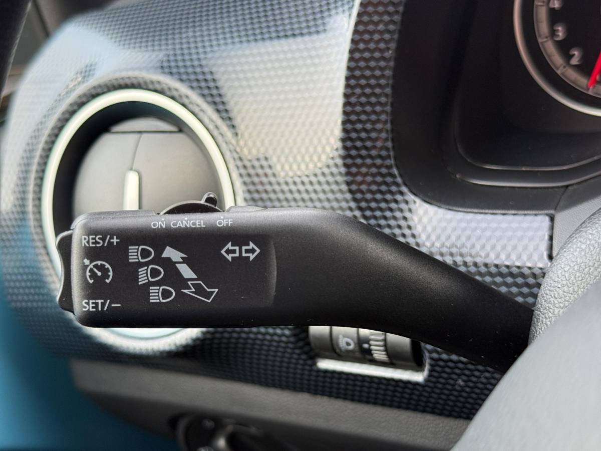 Volkswagen up! Volkswagen Up! 1.0 /Apple Carplay/Camera+Park.sens Achter/Stoelverwarming/Cruise Control/Licht & Regensensor/Elek. verstelbare spiegel/DAB+/(MET GARANTIE)