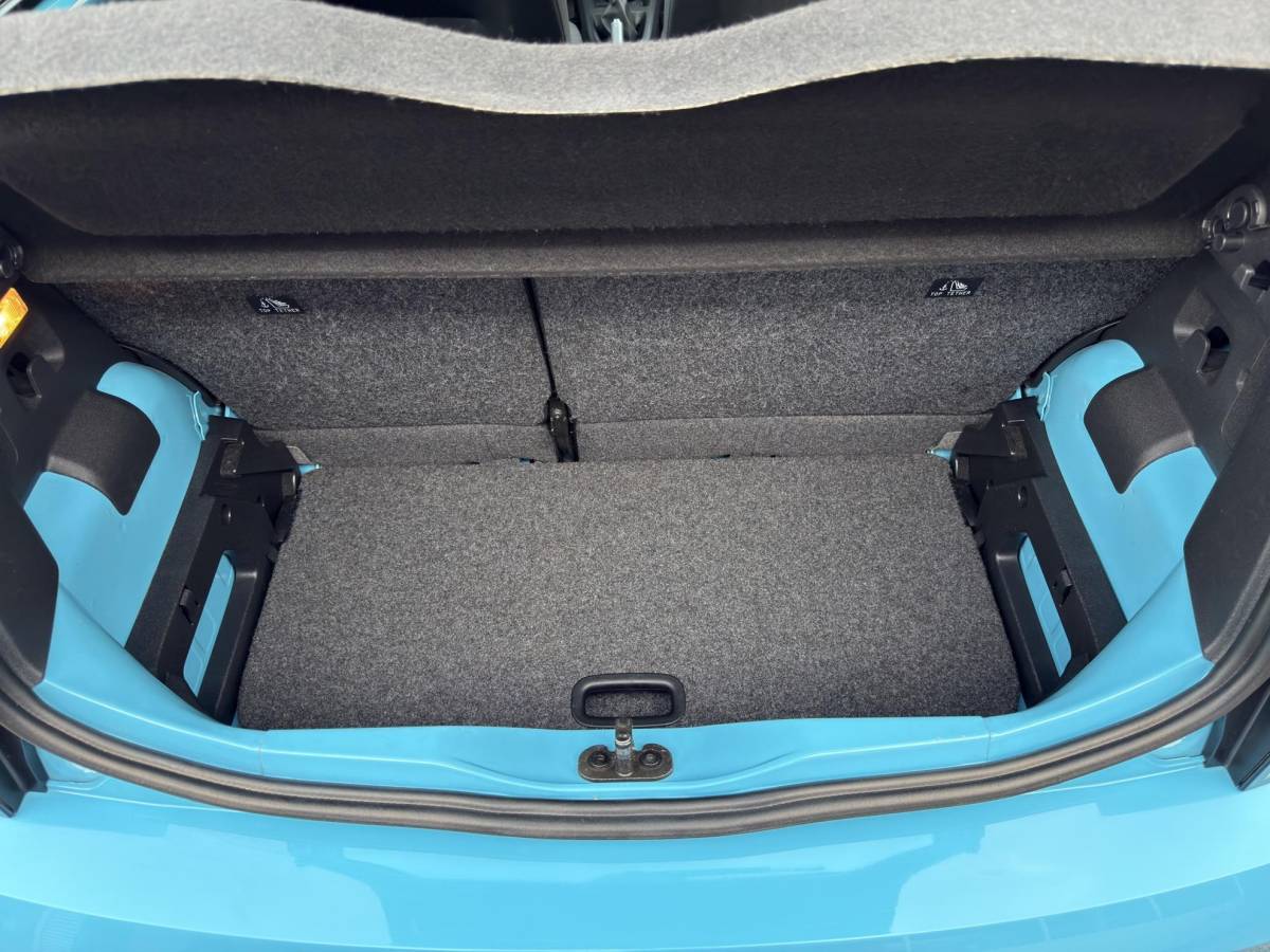 Volkswagen up! Volkswagen Up! 1.0 /Apple Carplay/Camera+Park.sens Achter/Stoelverwarming/Cruise Control/Licht & Regensensor/Elek. verstelbare spiegel/DAB+/(MET GARANTIE)