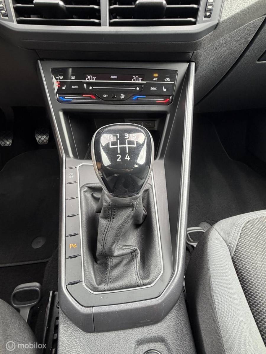 Volkswagen Polo Volkswagen Polo 1.0 TSI Style CARPLAY*IQLIGHTS*PDC*VIRTUALD*CLIMA*NAV