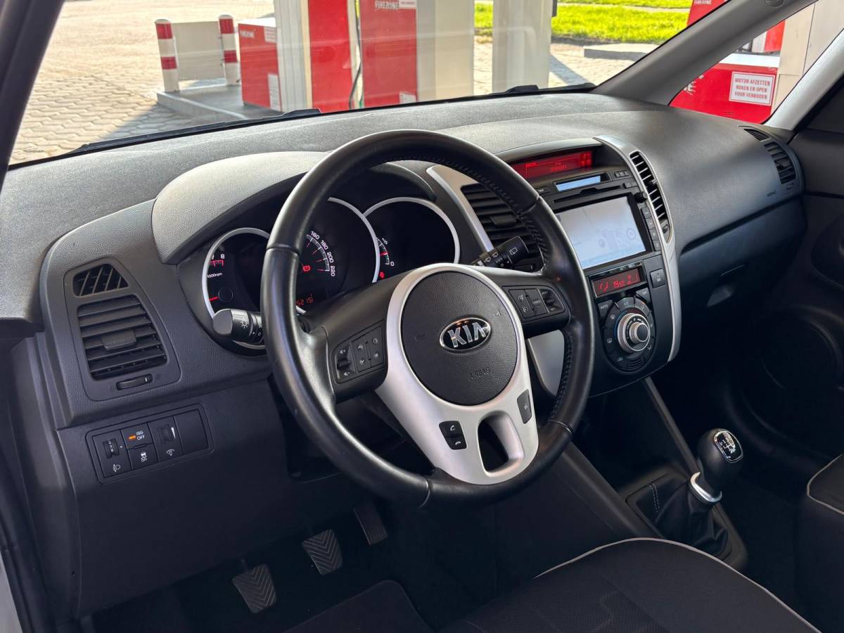 Kia Venga Kia Venga 1.4 90PK CVVT ExecutiveLine | 1St. EIG. | 55.000 KM | Orig. NL | NAP |