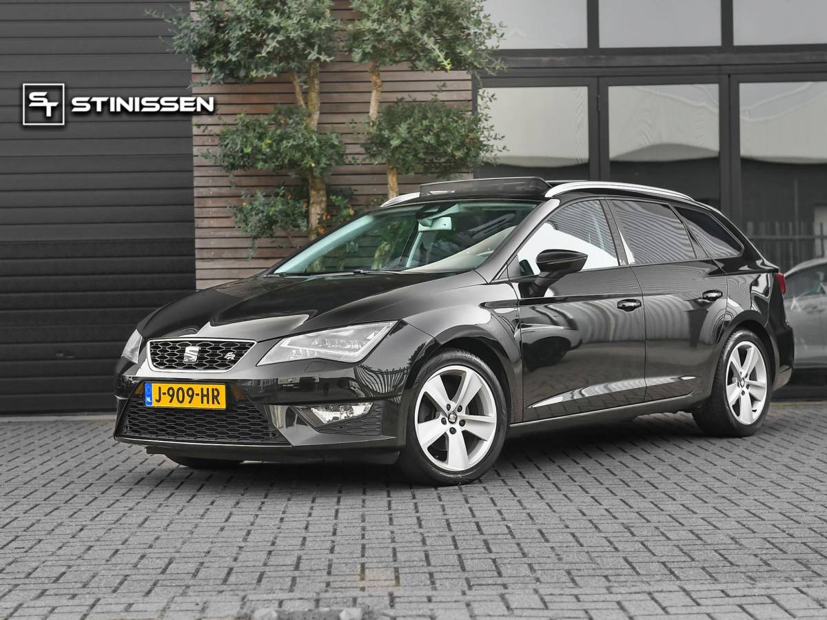 SEAT Leon SEAT Leon ST 1.4 EcoTSI FR Panoramadak trekhaak ACC Stoelverwarming Led Verlichting