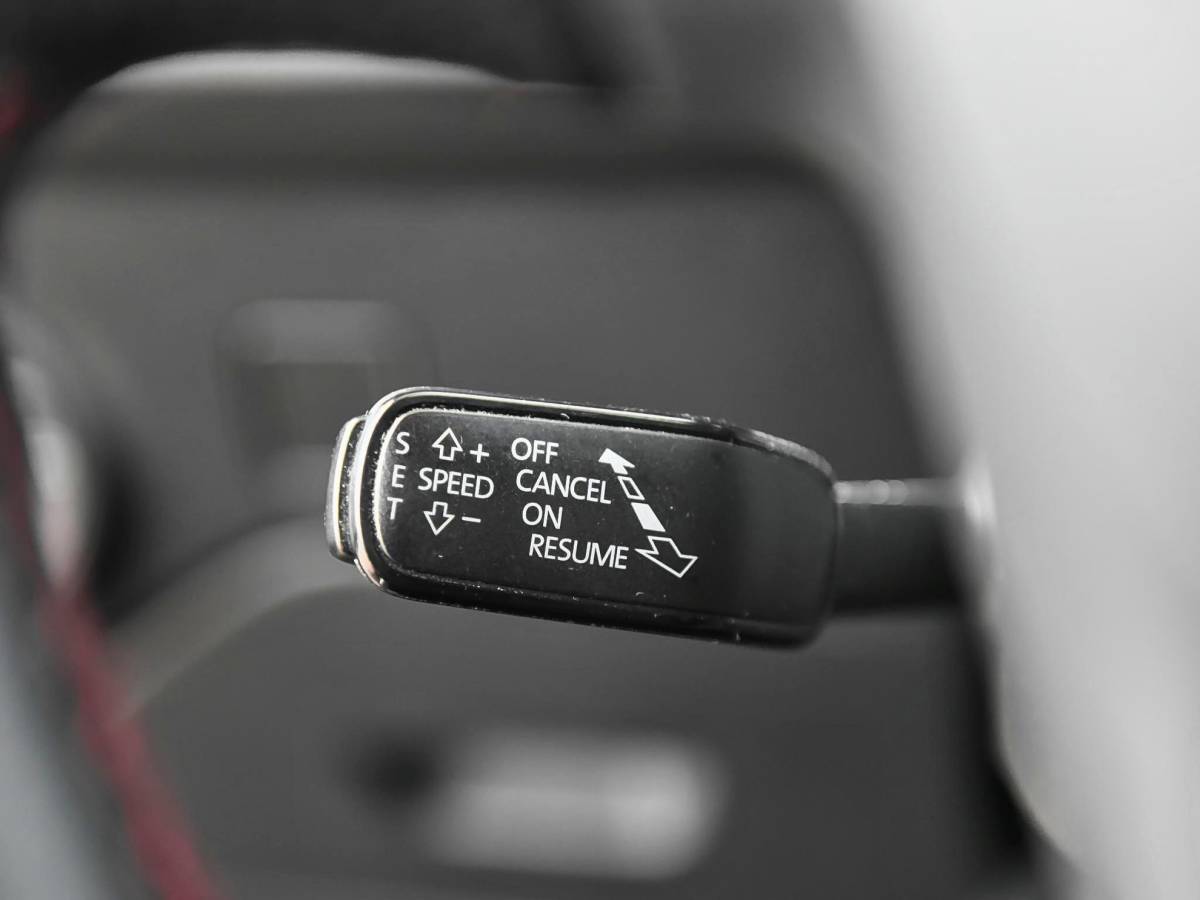 SEAT Leon SEAT Leon ST 1.4 EcoTSI FR Panoramadak trekhaak ACC Stoelverwarming Led Verlichting