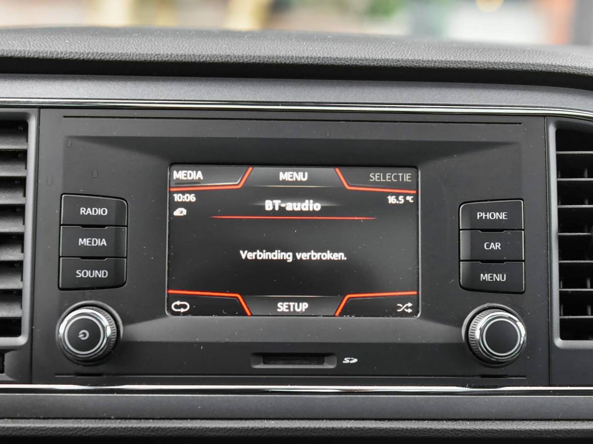 SEAT Leon SEAT Leon ST 1.4 EcoTSI FR Panoramadak trekhaak ACC Stoelverwarming Led Verlichting