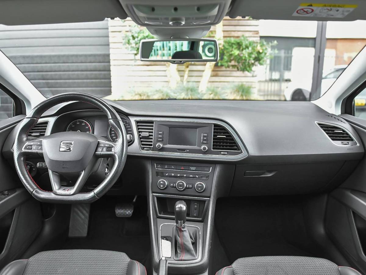 SEAT Leon SEAT Leon ST 1.4 EcoTSI FR Panoramadak trekhaak ACC Stoelverwarming Led Verlichting