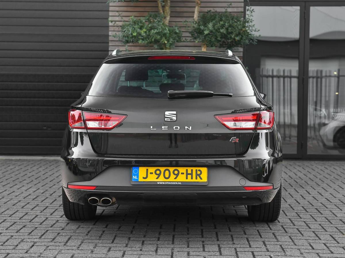 SEAT Leon SEAT Leon ST 1.4 EcoTSI FR Panoramadak trekhaak ACC Stoelverwarming Led Verlichting