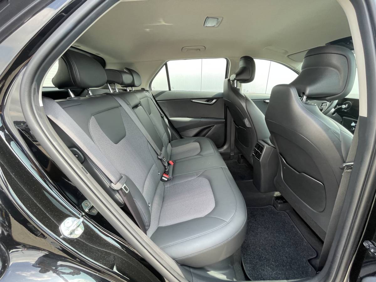 Kia Niro Kia Niro 1.6 GDi Hybrid DynamicLine Navigatie, Climate Control, Adaptive Cruise Control, Trekhaak, Stoel/Stuurverwarming,16″Lm,