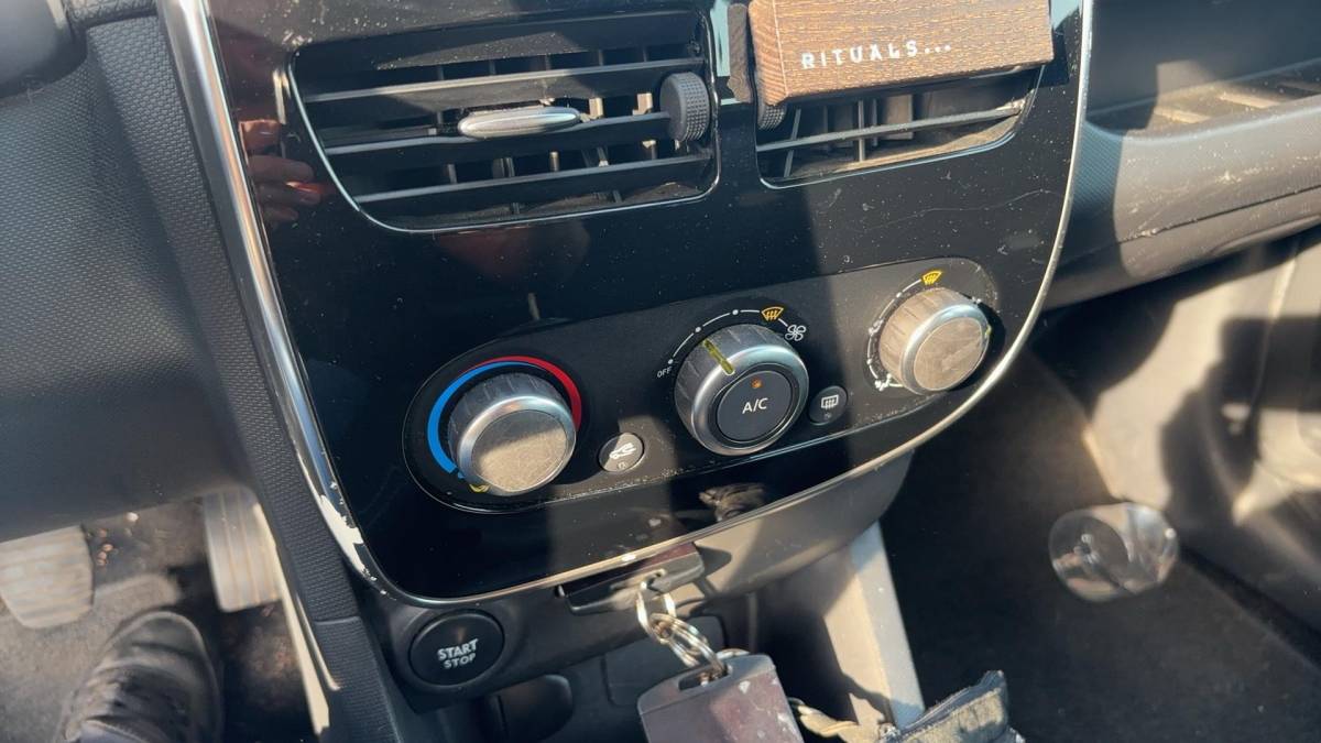 Renault Clio Renault Clio 0.9 TCe Expression TREKHAAK / AIRCO / NAVI / BLUETOOTH / CRUISE / NL-AUTO