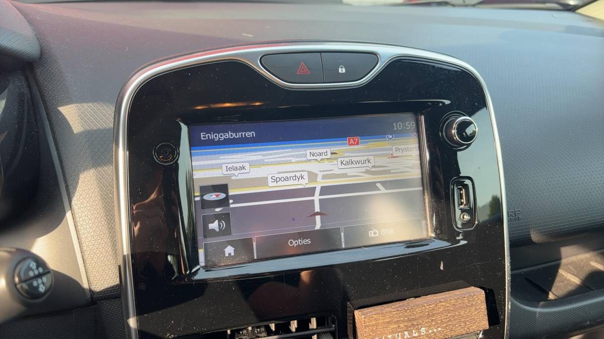 Renault Clio Renault Clio 0.9 TCe Expression TREKHAAK / AIRCO / NAVI / BLUETOOTH / CRUISE / NL-AUTO