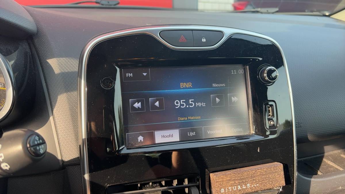 Renault Clio Renault Clio 0.9 TCe Expression TREKHAAK / AIRCO / NAVI / BLUETOOTH / CRUISE / NL-AUTO