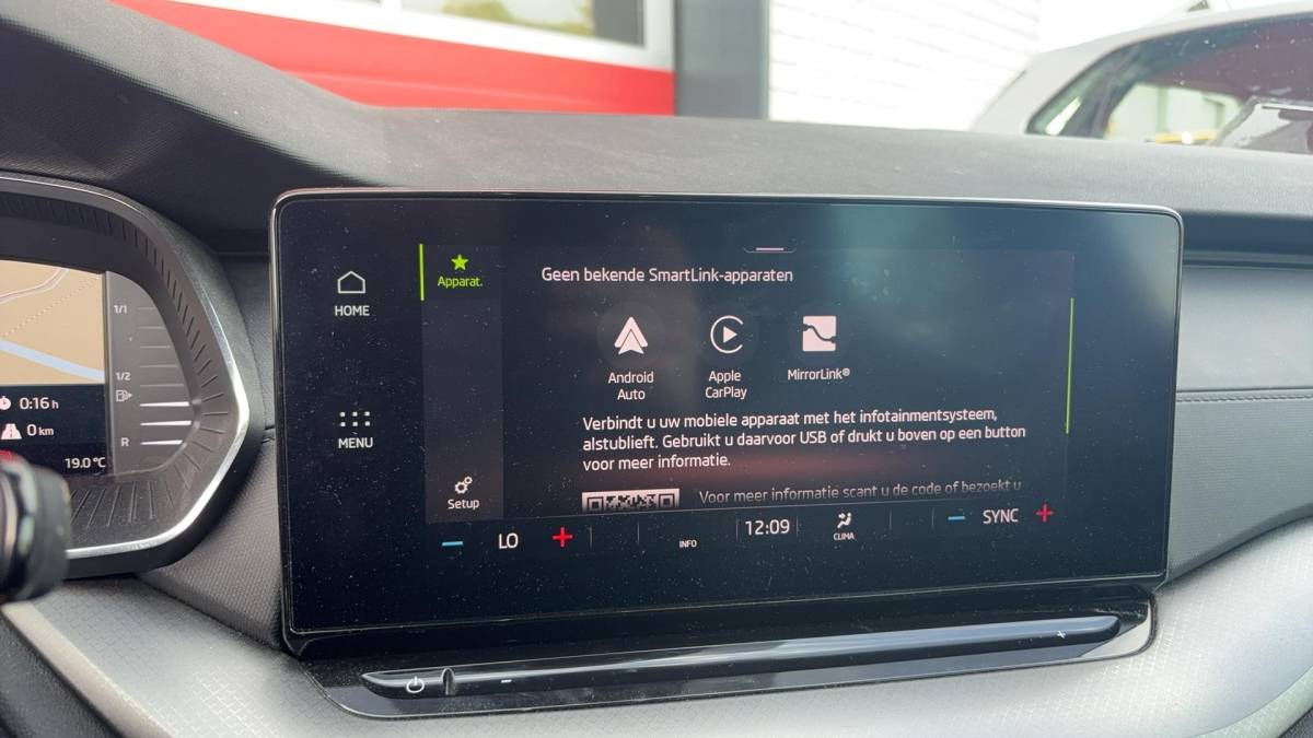 Škoda Octavia Skoda Octavia Combi 1.0 e-TSI Business Edition AUTOMAAT / TREKHAAK / FULL LED / CARPLAY / NAVI / CLIMA / PDC / NL-AUTO