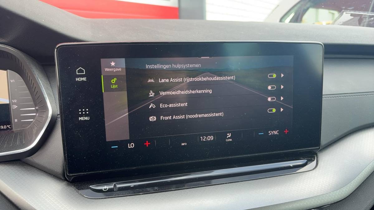 Škoda Octavia Skoda Octavia Combi 1.0 e-TSI Business Edition AUTOMAAT / TREKHAAK / FULL LED / CARPLAY / NAVI / CLIMA / PDC / NL-AUTO