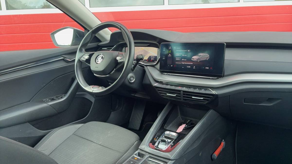 Škoda Octavia Skoda Octavia Combi 1.0 e-TSI Business Edition AUTOMAAT / TREKHAAK / FULL LED / CARPLAY / NAVI / CLIMA / PDC / NL-AUTO