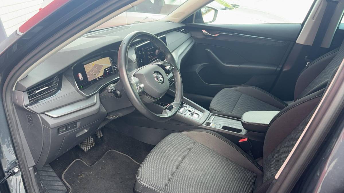 Škoda Octavia Skoda Octavia Combi 1.0 e-TSI Business Edition AUTOMAAT / TREKHAAK / FULL LED / CARPLAY / NAVI / CLIMA / PDC / NL-AUTO