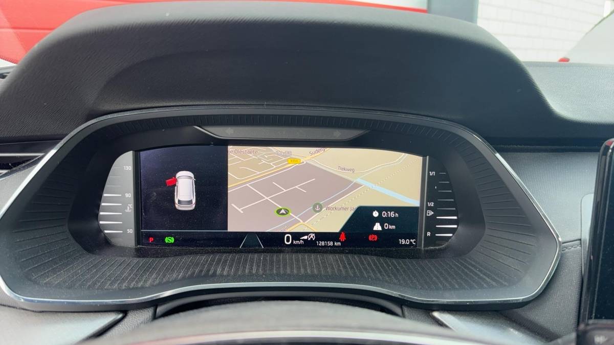 Škoda Octavia Skoda Octavia Combi 1.0 e-TSI Business Edition AUTOMAAT / TREKHAAK / FULL LED / CARPLAY / NAVI / CLIMA / PDC / NL-AUTO