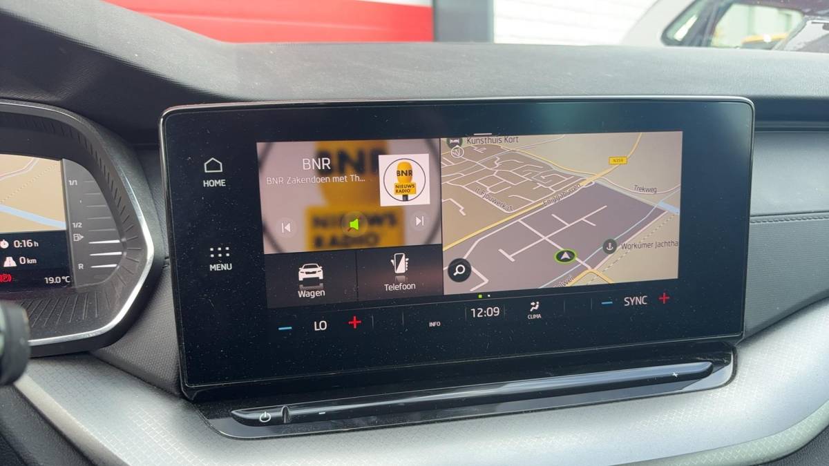Škoda Octavia Skoda Octavia Combi 1.0 e-TSI Business Edition AUTOMAAT / TREKHAAK / FULL LED / CARPLAY / NAVI / CLIMA / PDC / NL-AUTO