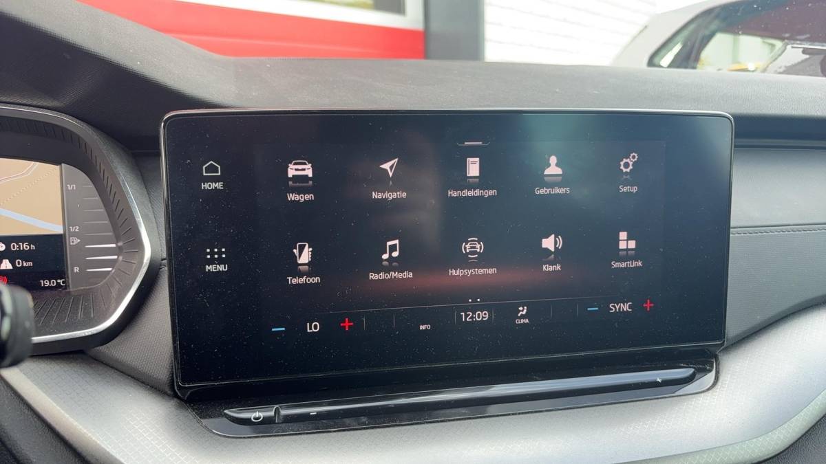 Škoda Octavia Skoda Octavia Combi 1.0 e-TSI Business Edition AUTOMAAT / TREKHAAK / FULL LED / CARPLAY / NAVI / CLIMA / PDC / NL-AUTO