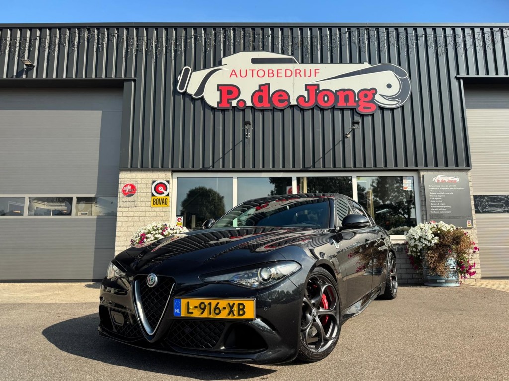 Alfa Romeo Giulia Alfa Romeo Giulia 2.9 V6 QUADRIFOGLIO Carbon pakket Sparco kuipstoelen Carplay Perfect onderhouden!