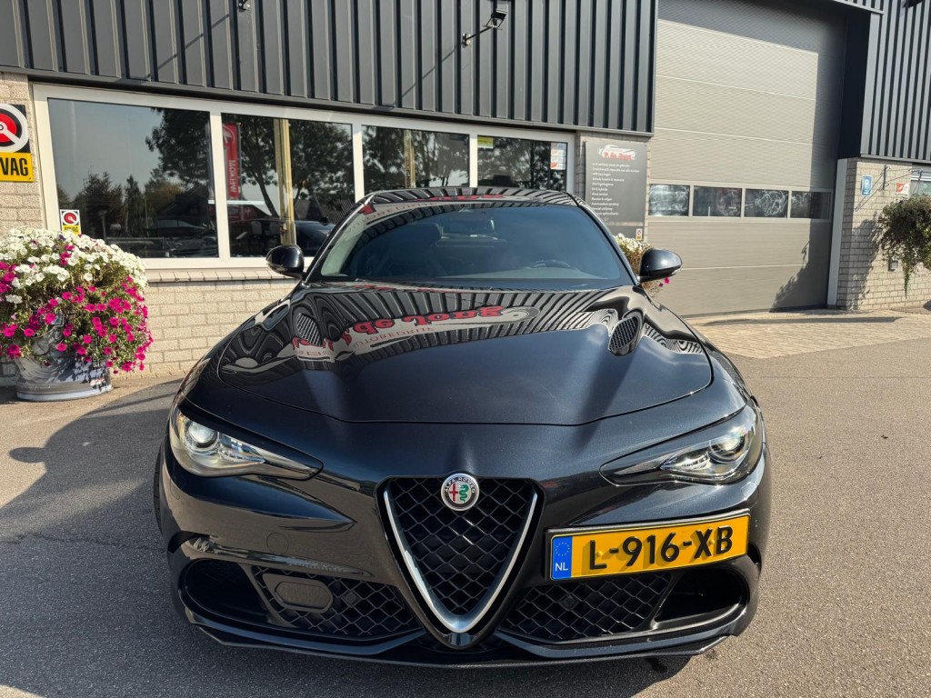 Alfa Romeo Giulia Alfa Romeo Giulia 2.9 V6 QUADRIFOGLIO Carbon pakket Sparco kuipstoelen Carplay Perfect onderhouden!