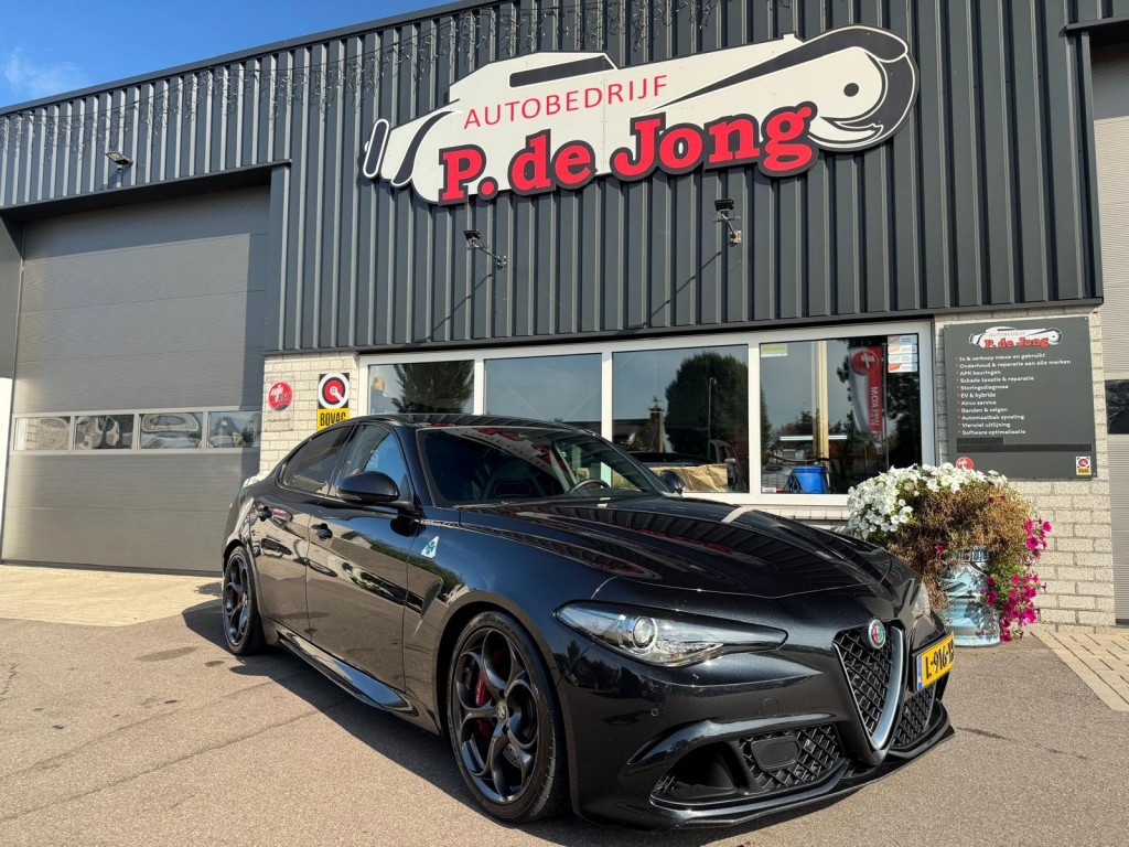 Alfa Romeo Giulia Alfa Romeo Giulia 2.9 V6 QUADRIFOGLIO Carbon pakket Sparco kuipstoelen Carplay Perfect onderhouden!