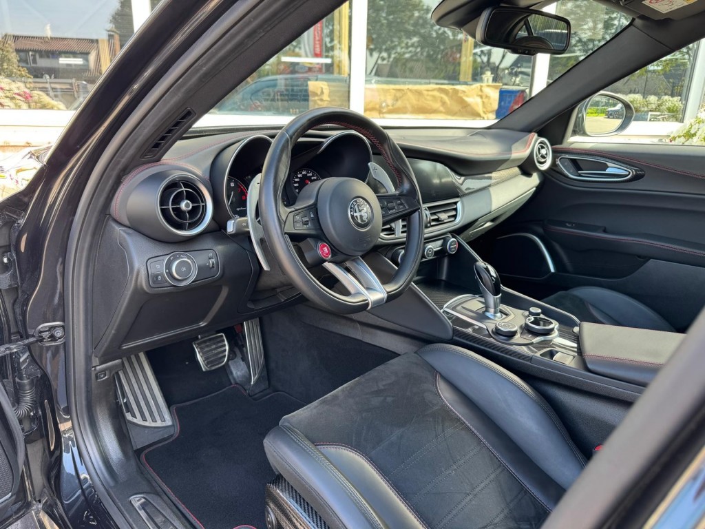Alfa Romeo Giulia Alfa Romeo Giulia 2.9 V6 QUADRIFOGLIO Carbon pakket Sparco kuipstoelen Carplay Perfect onderhouden!