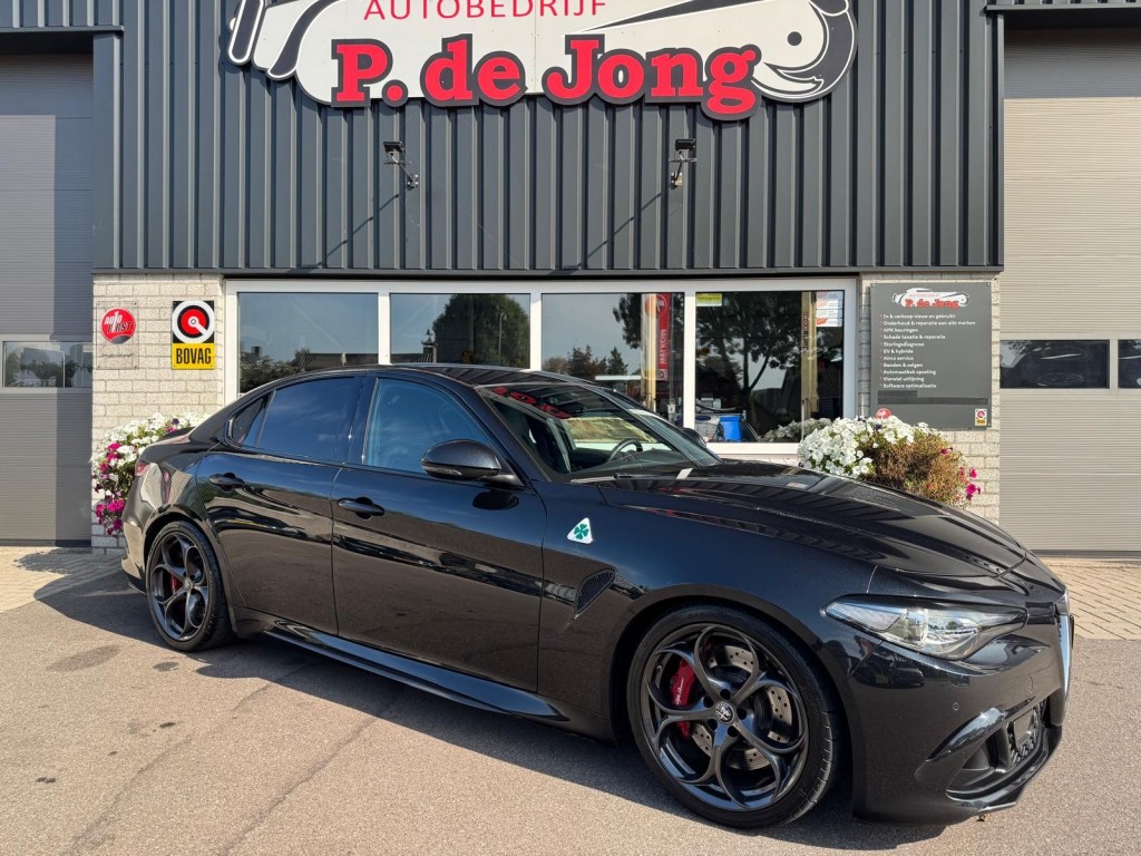 Alfa Romeo Giulia Alfa Romeo Giulia 2.9 V6 QUADRIFOGLIO Carbon pakket Sparco kuipstoelen Carplay Perfect onderhouden!