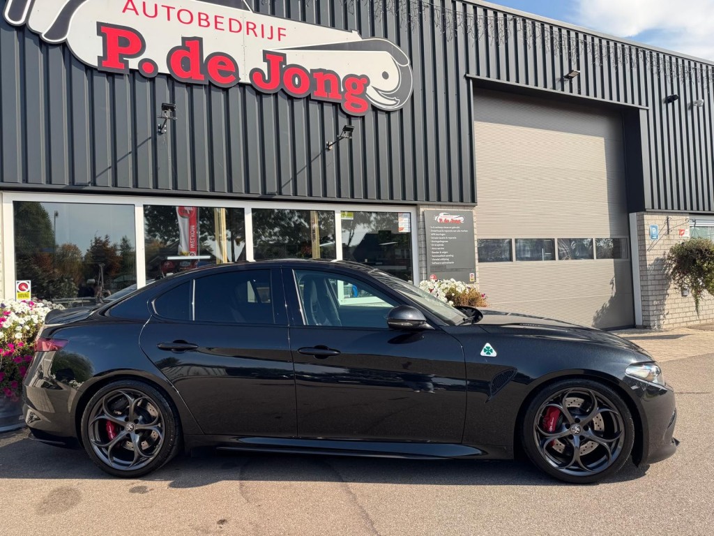 Alfa Romeo Giulia Alfa Romeo Giulia 2.9 V6 QUADRIFOGLIO Carbon pakket Sparco kuipstoelen Carplay Perfect onderhouden!