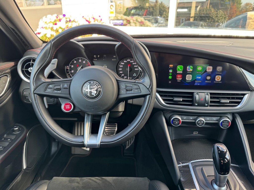 Alfa Romeo Giulia Alfa Romeo Giulia 2.9 V6 QUADRIFOGLIO Carbon pakket Sparco kuipstoelen Carplay Perfect onderhouden!