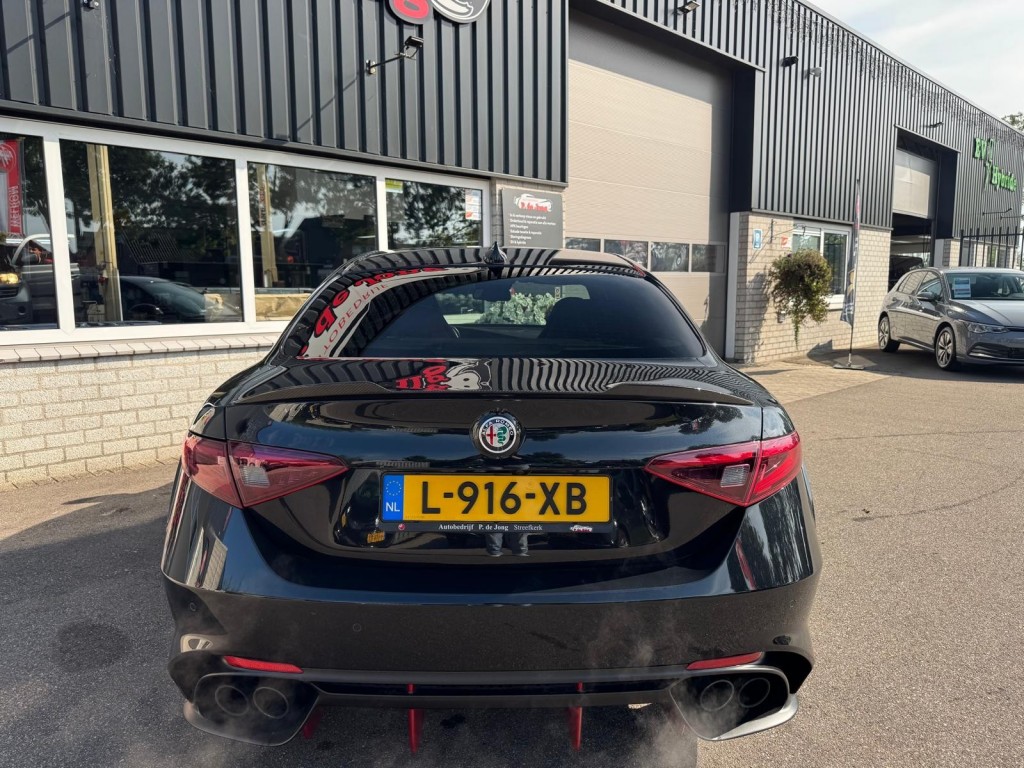 Alfa Romeo Giulia Alfa Romeo Giulia 2.9 V6 QUADRIFOGLIO Carbon pakket Sparco kuipstoelen Carplay Perfect onderhouden!