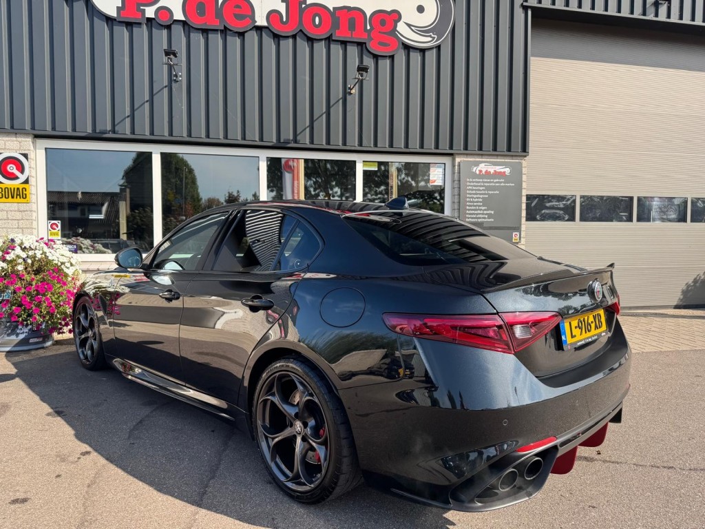 Alfa Romeo Giulia Alfa Romeo Giulia 2.9 V6 QUADRIFOGLIO Carbon pakket Sparco kuipstoelen Carplay Perfect onderhouden!