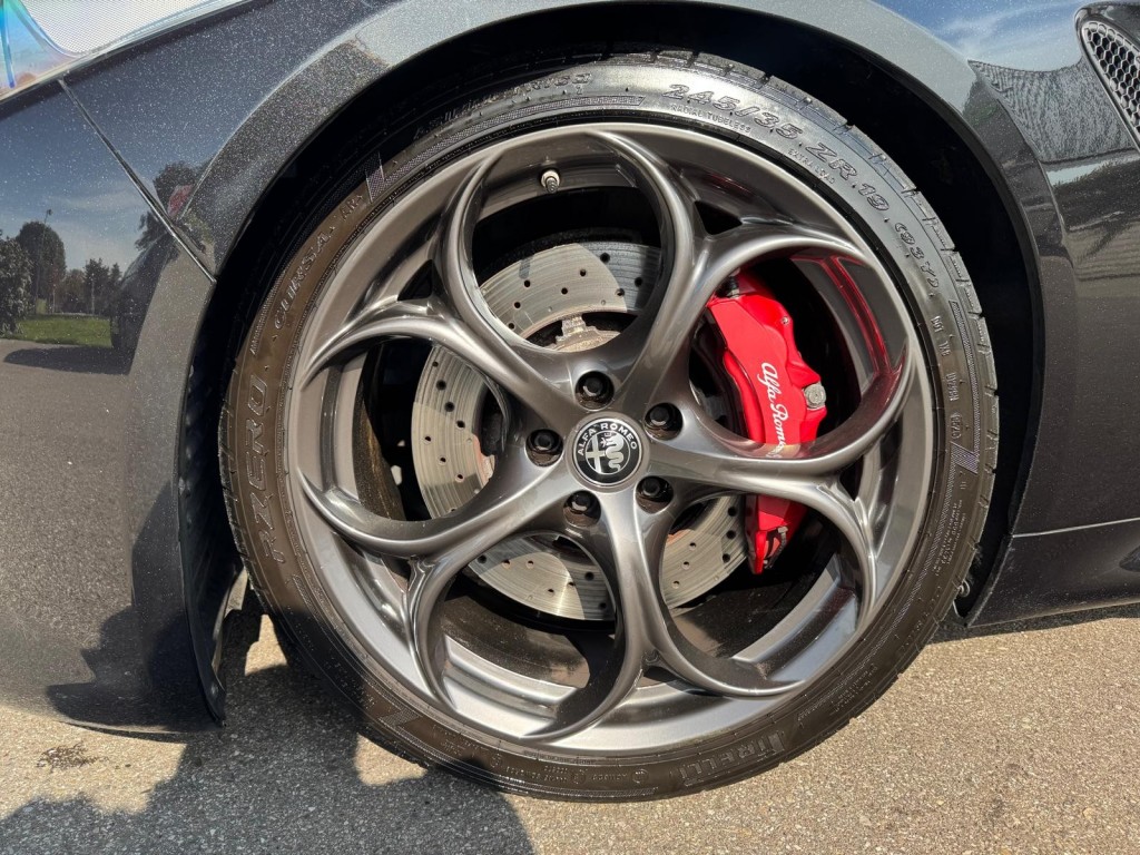 Alfa Romeo Giulia Alfa Romeo Giulia 2.9 V6 QUADRIFOGLIO Carbon pakket Sparco kuipstoelen Carplay Perfect onderhouden!