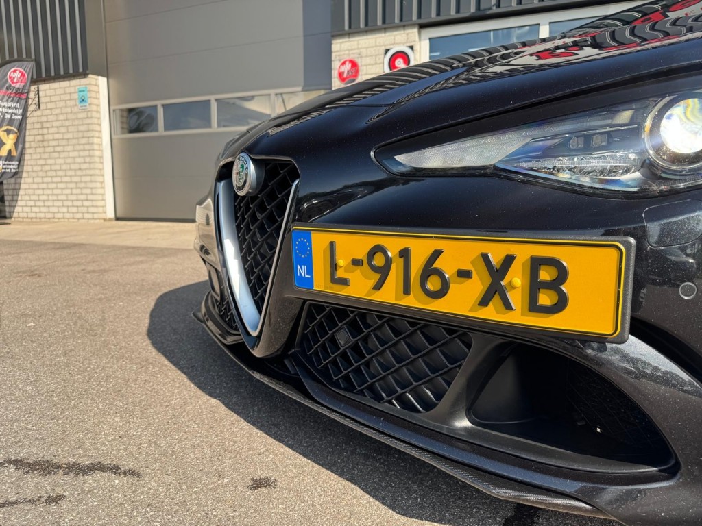 Alfa Romeo Giulia Alfa Romeo Giulia 2.9 V6 QUADRIFOGLIO Carbon pakket Sparco kuipstoelen Carplay Perfect onderhouden!