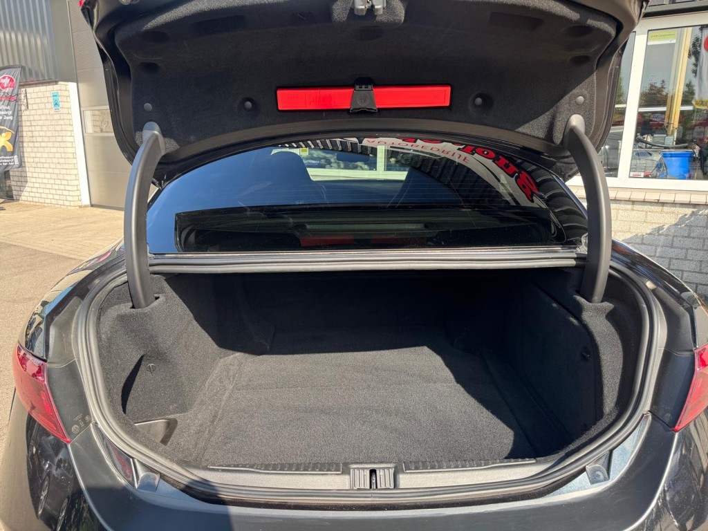 Alfa Romeo Giulia Alfa Romeo Giulia 2.9 V6 QUADRIFOGLIO Carbon pakket Sparco kuipstoelen Carplay Perfect onderhouden!
