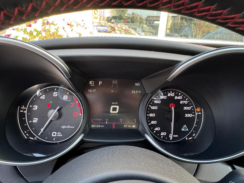 Alfa Romeo Giulia Alfa Romeo Giulia 2.9 V6 QUADRIFOGLIO Carbon pakket Sparco kuipstoelen Carplay Perfect onderhouden!