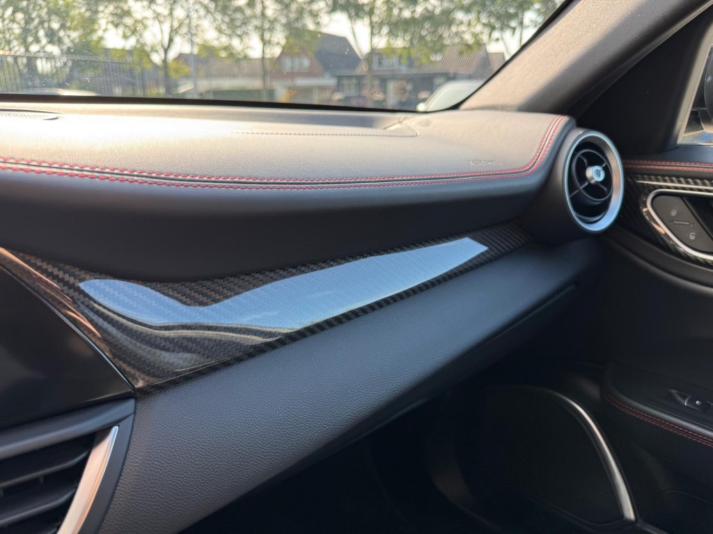 Alfa Romeo Giulia Alfa Romeo Giulia 2.9 V6 QUADRIFOGLIO Carbon pakket Sparco kuipstoelen Carplay Perfect onderhouden!