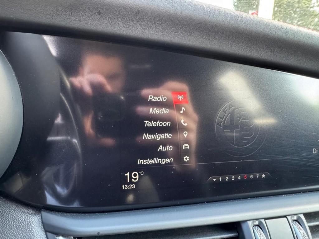 Alfa Romeo Giulia Alfa Romeo Giulia 2.9 V6 QUADRIFOGLIO Carbon pakket Sparco kuipstoelen Carplay Perfect onderhouden!