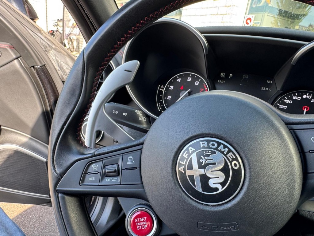 Alfa Romeo Giulia Alfa Romeo Giulia 2.9 V6 QUADRIFOGLIO Carbon pakket Sparco kuipstoelen Carplay Perfect onderhouden!