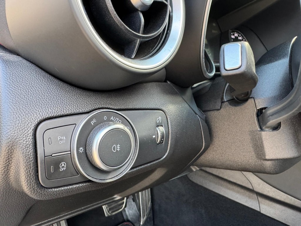 Alfa Romeo Giulia Alfa Romeo Giulia 2.9 V6 QUADRIFOGLIO Carbon pakket Sparco kuipstoelen Carplay Perfect onderhouden!