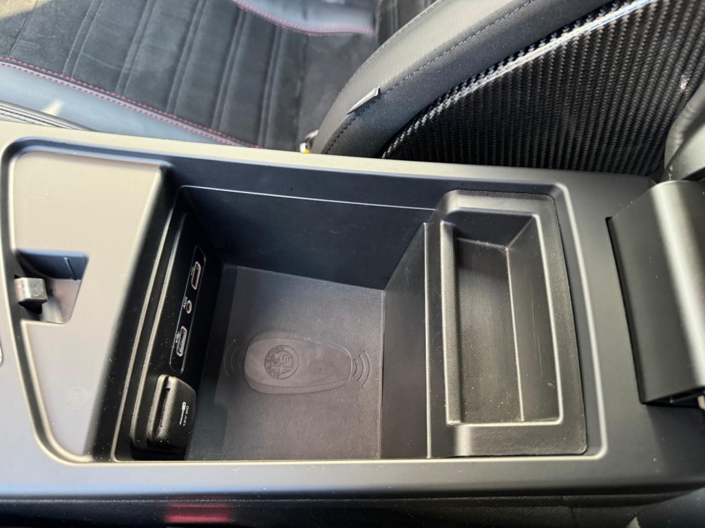 Alfa Romeo Giulia Alfa Romeo Giulia 2.9 V6 QUADRIFOGLIO Carbon pakket Sparco kuipstoelen Carplay Perfect onderhouden!
