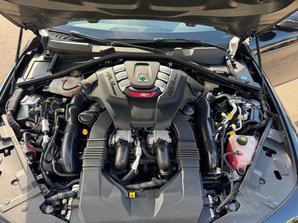 Alfa Romeo Giulia Alfa Romeo Giulia 2.9 V6 QUADRIFOGLIO Carbon pakket Sparco kuipstoelen Carplay Perfect onderhouden!