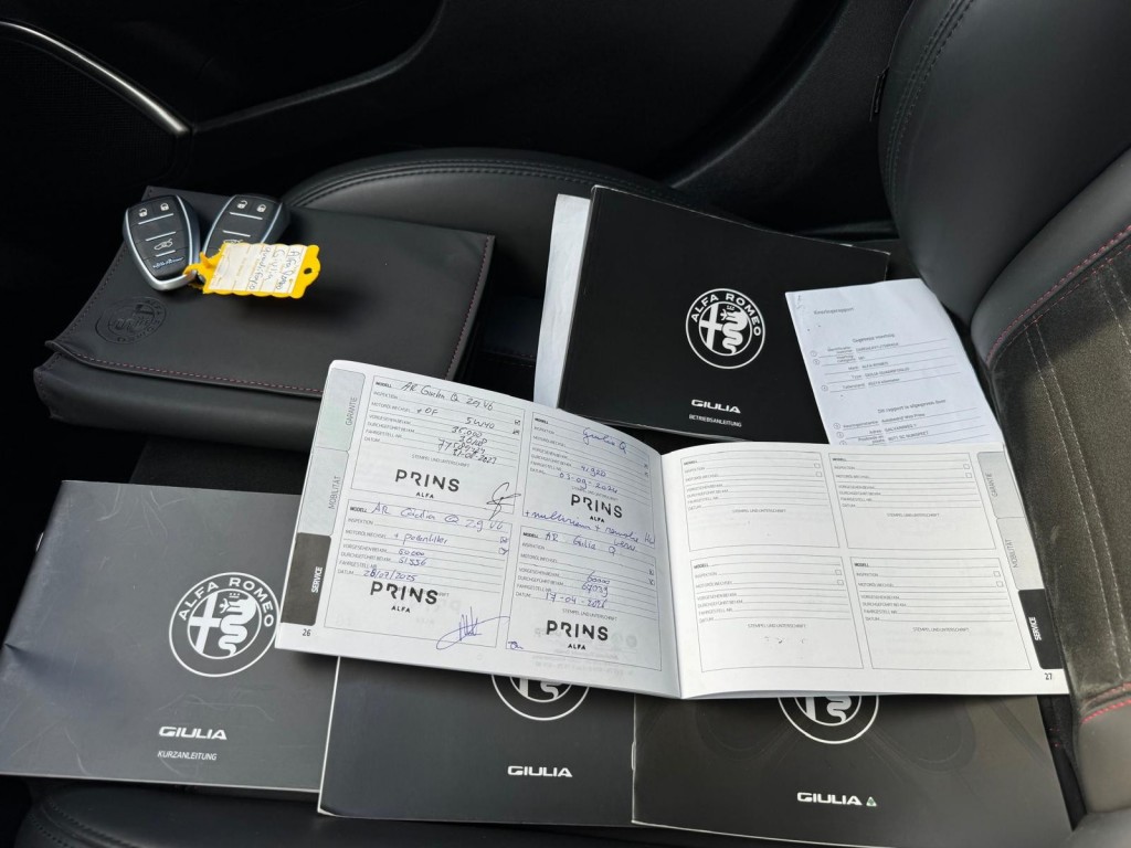 Alfa Romeo Giulia Alfa Romeo Giulia 2.9 V6 QUADRIFOGLIO Carbon pakket Sparco kuipstoelen Carplay Perfect onderhouden!