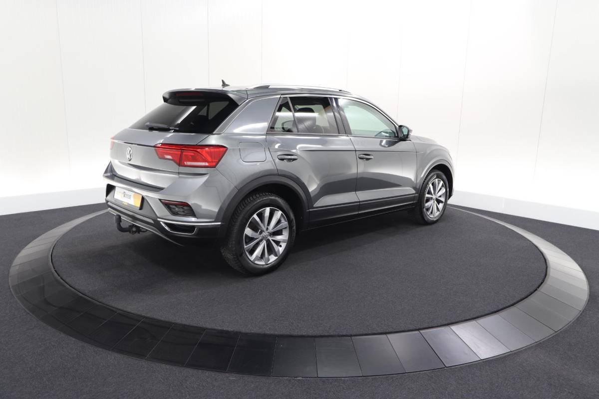 Volkswagen T-Roc Volkswagen T-Roc 1.0 TSI Style Business 116pk | Trekhaak | Adaptieve Cruise Control | Elektronische Kofferklep | Apple Carplay