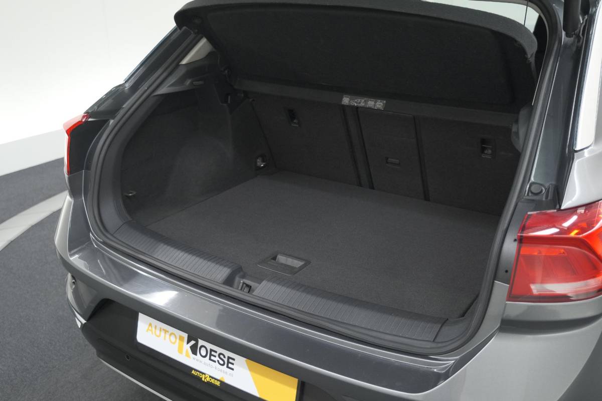 Volkswagen T-Roc Volkswagen T-Roc 1.0 TSI Style Business 116pk | Trekhaak | Adaptieve Cruise Control | Elektronische Kofferklep | Apple Carplay