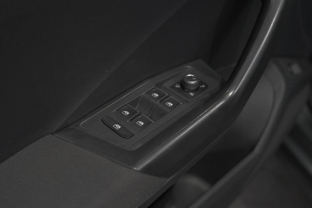 Volkswagen T-Roc Volkswagen T-Roc 1.0 TSI Style Business 116pk | Trekhaak | Adaptieve Cruise Control | Elektronische Kofferklep | Apple Carplay