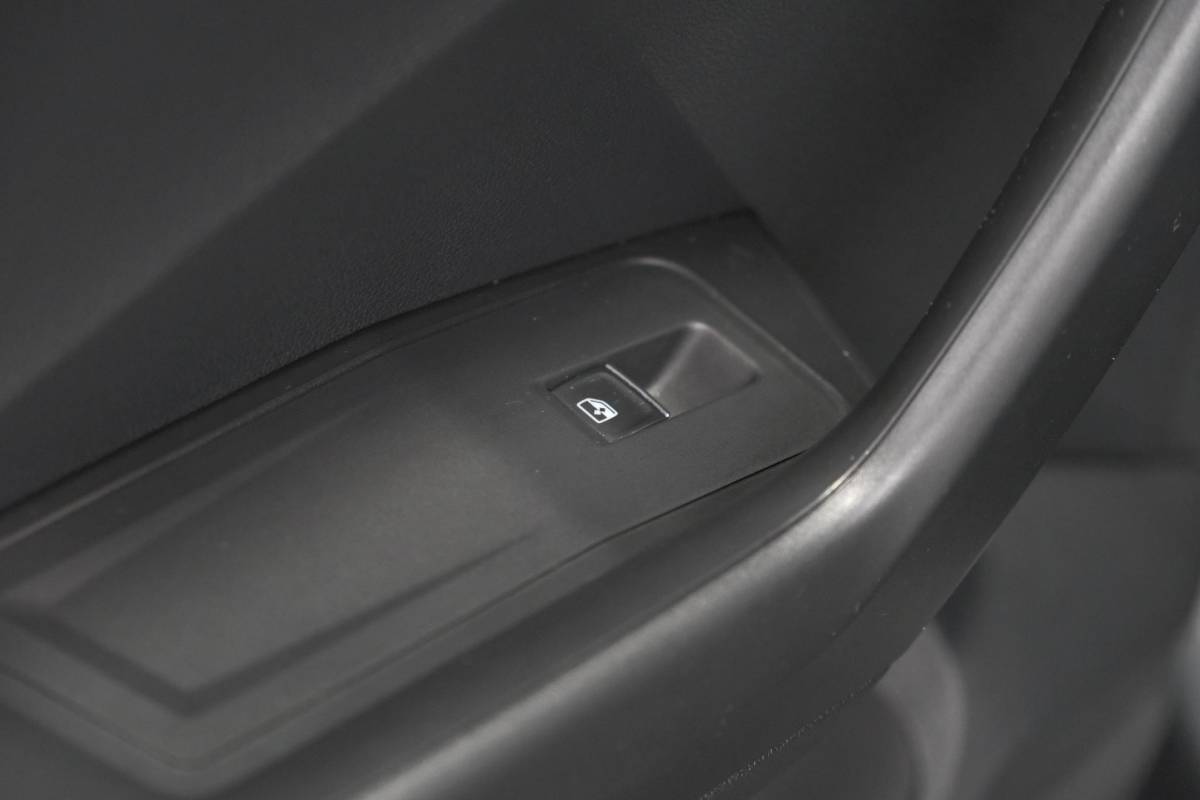 Volkswagen T-Roc Volkswagen T-Roc 1.0 TSI Style Business 116pk | Trekhaak | Adaptieve Cruise Control | Elektronische Kofferklep | Apple Carplay
