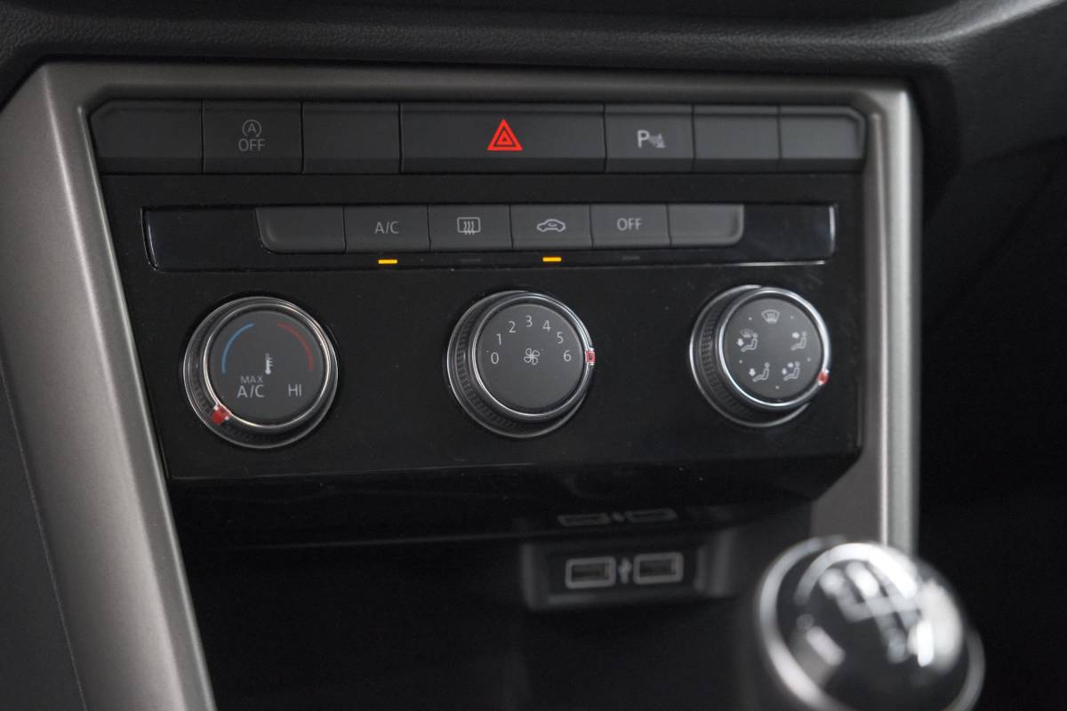 Volkswagen T-Roc Volkswagen T-Roc 1.0 TSI Style Business 116pk | Trekhaak | Adaptieve Cruise Control | Elektronische Kofferklep | Apple Carplay