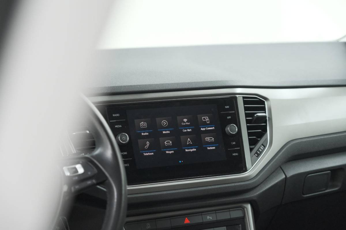 Volkswagen T-Roc Volkswagen T-Roc 1.0 TSI Style Business 116pk | Trekhaak | Adaptieve Cruise Control | Elektronische Kofferklep | Apple Carplay