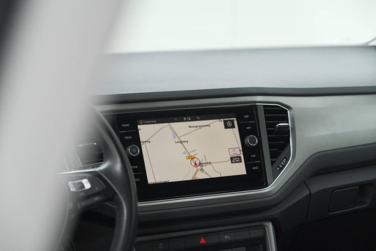 Volkswagen T-Roc Volkswagen T-Roc 1.0 TSI Style Business 116pk | Trekhaak | Adaptieve Cruise Control | Elektronische Kofferklep | Apple Carplay
