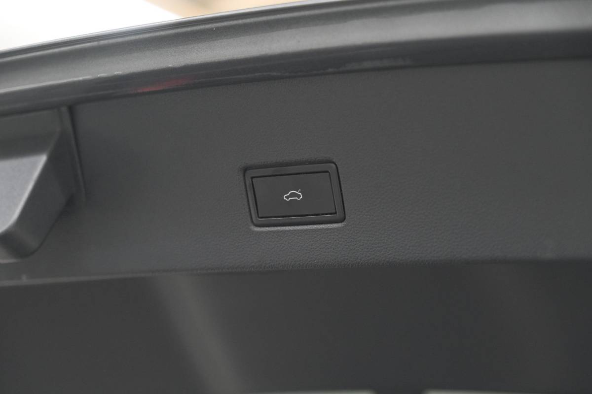 Volkswagen T-Roc Volkswagen T-Roc 1.0 TSI Style Business 116pk | Trekhaak | Adaptieve Cruise Control | Elektronische Kofferklep | Apple Carplay