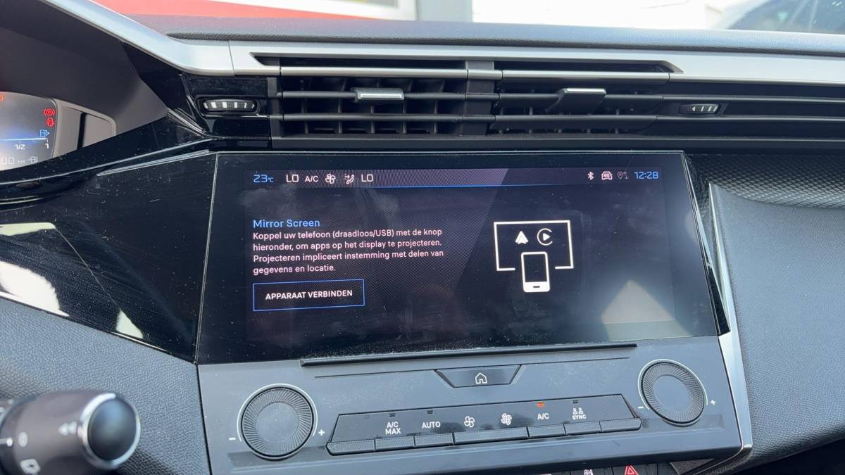 Peugeot 308 Peugeot 308 SW 1.2 PureTech Active Pack Business FULL LED / CAMERA / CARPLAY / NAVI / CLIMA / PDC / BLUETOOTH / CRUISE / NL-AUTO